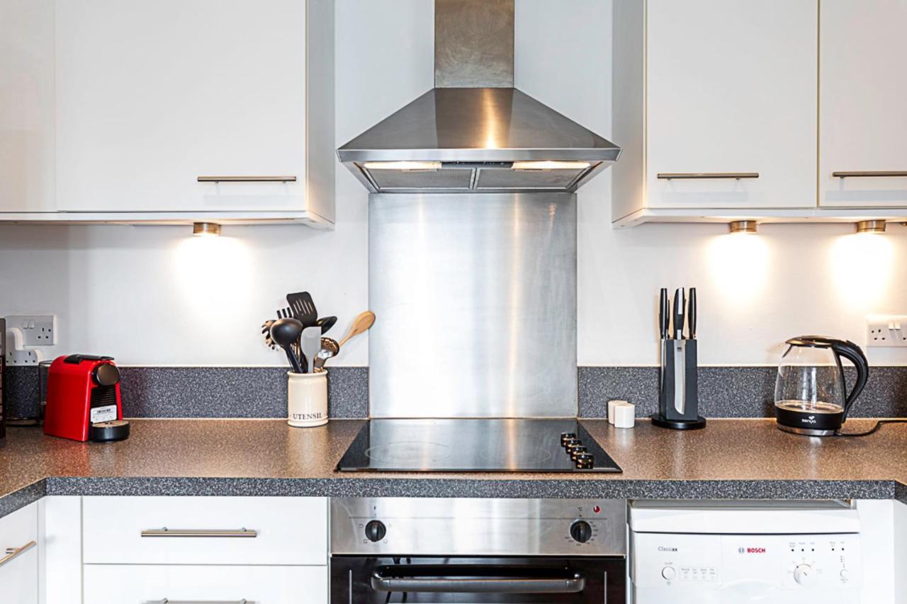 City-close 1-bed Near Tower Hill * Londra