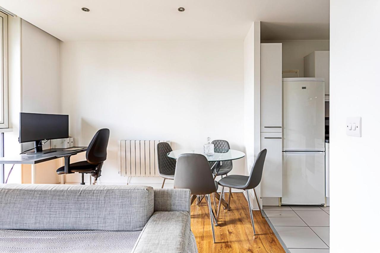 City-close 1-bed Near Tower Hill * Londra