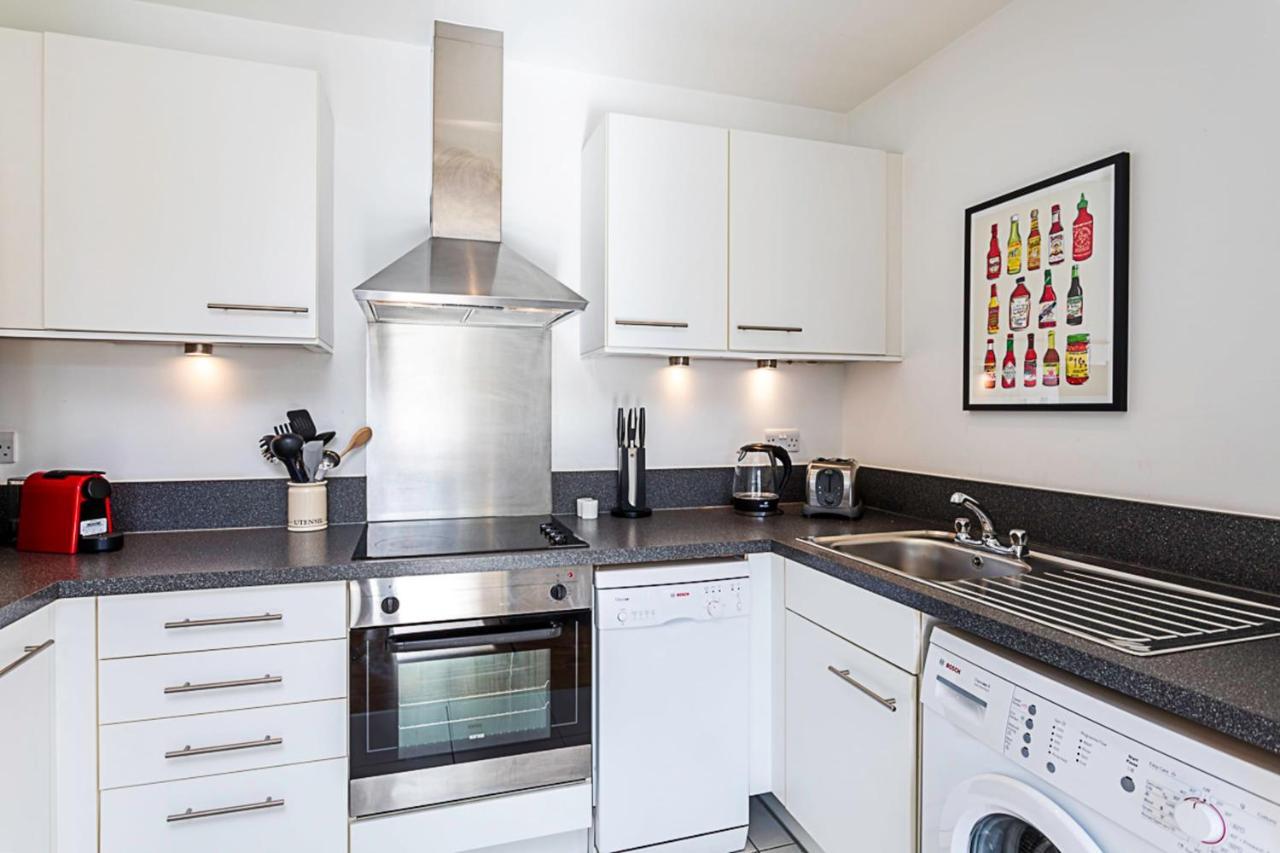 City-close 1-bed Near Tower Hill * Londra