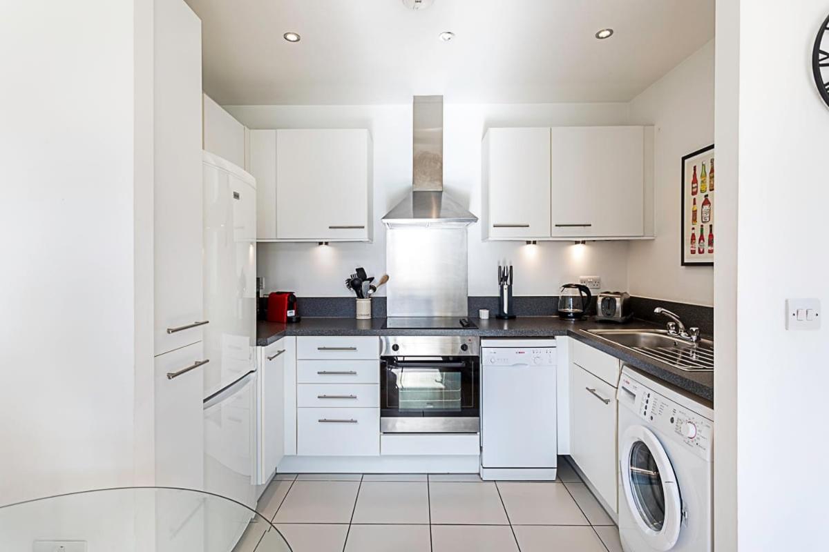City-close 1-bed Near Tower Hill * Londra