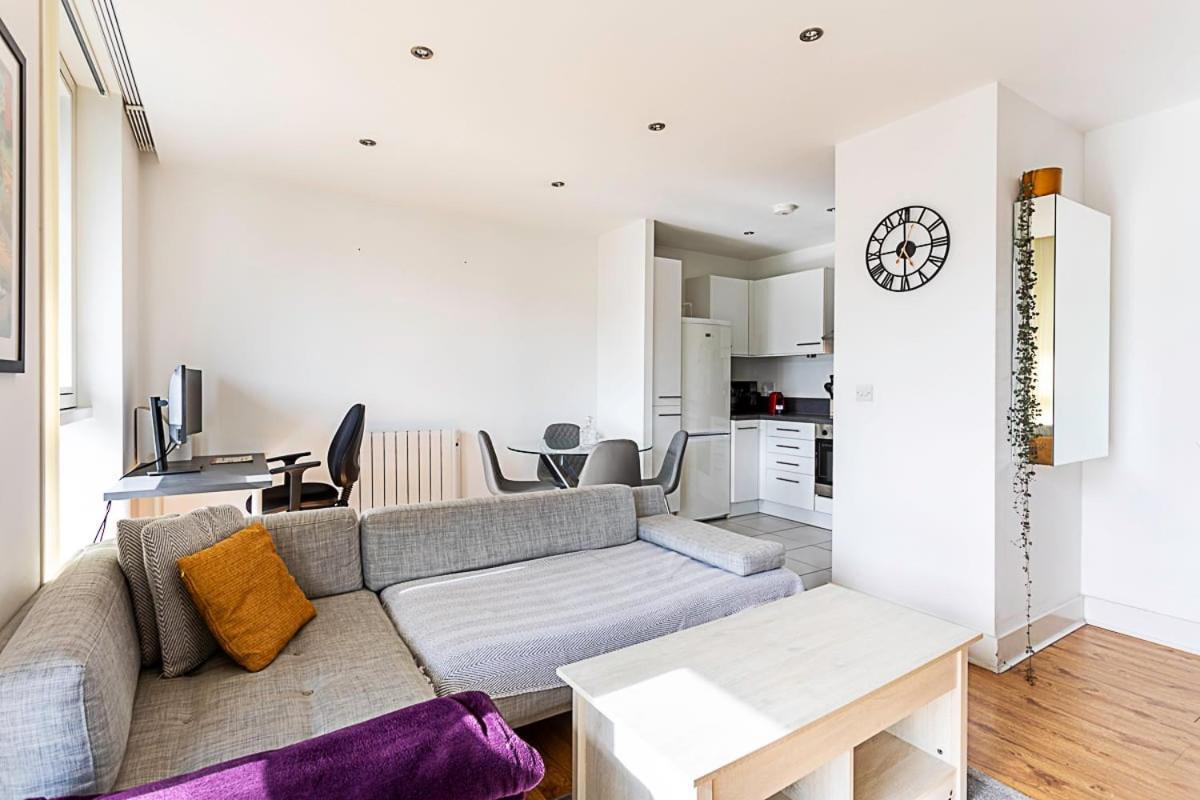 City-close 1-bed Near Tower Hill * Londra